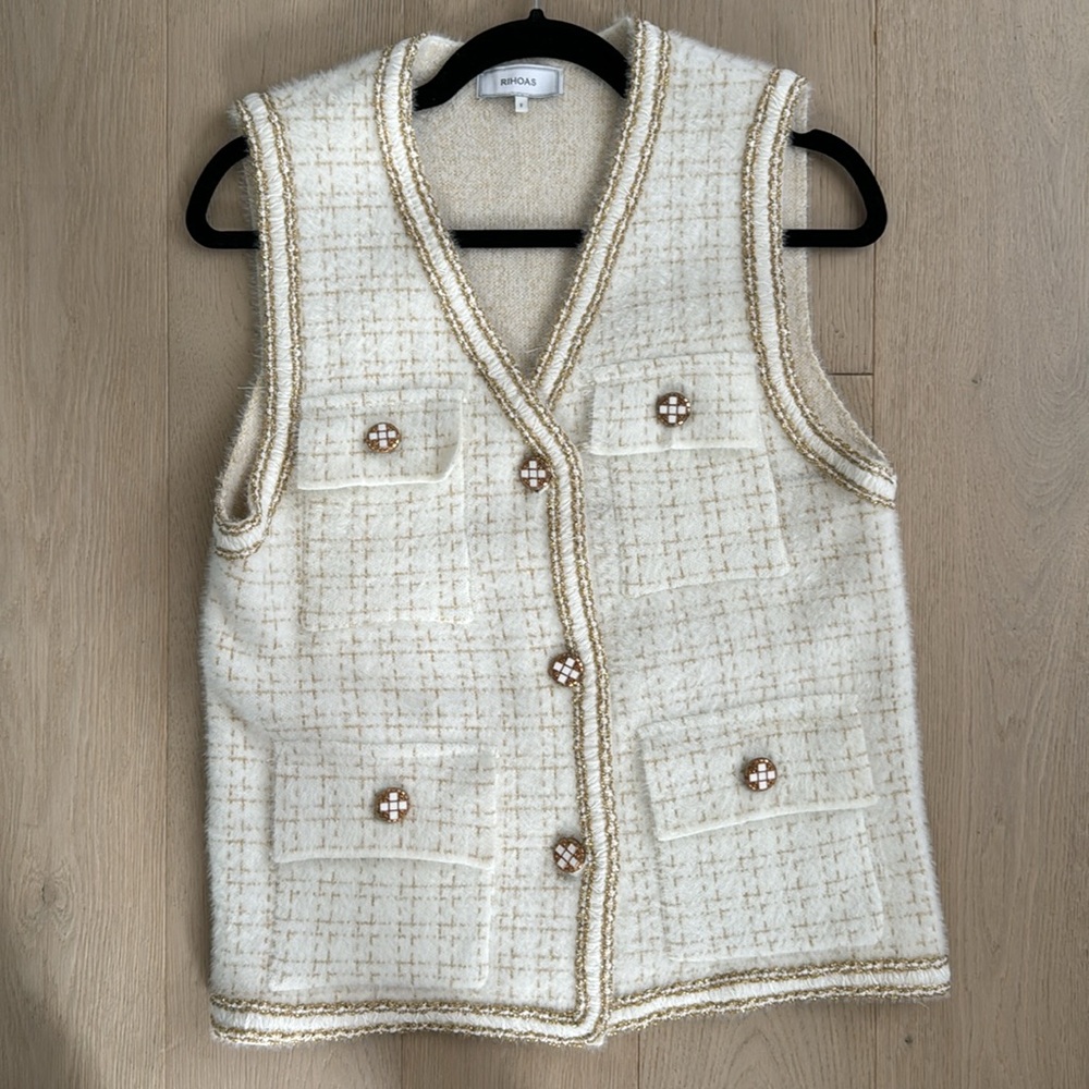Brand new gold and ivory sweater vest with pockets